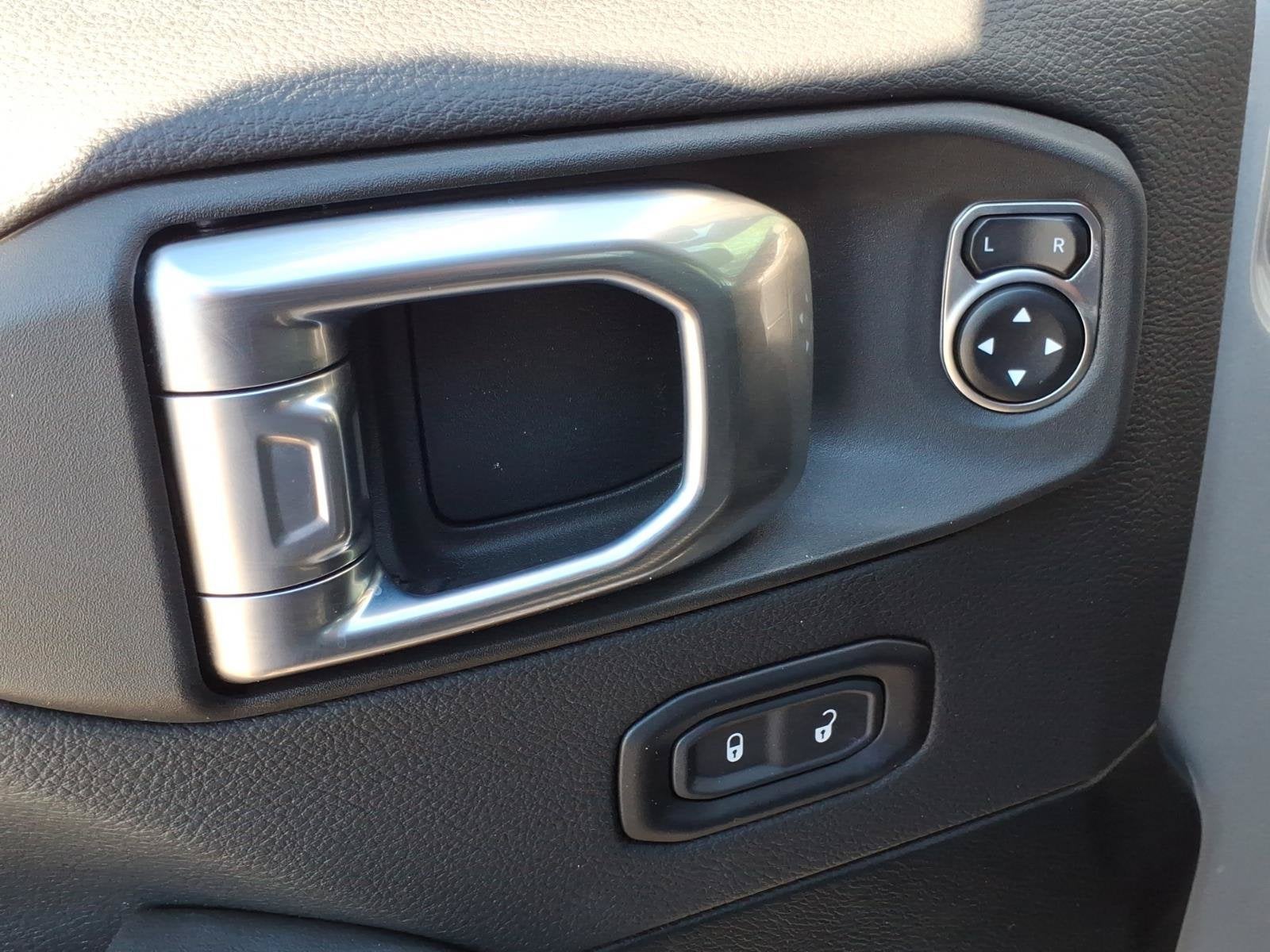 2024 Jeep Wrangler Sahara**1 OWNER CLEAN C/FAX