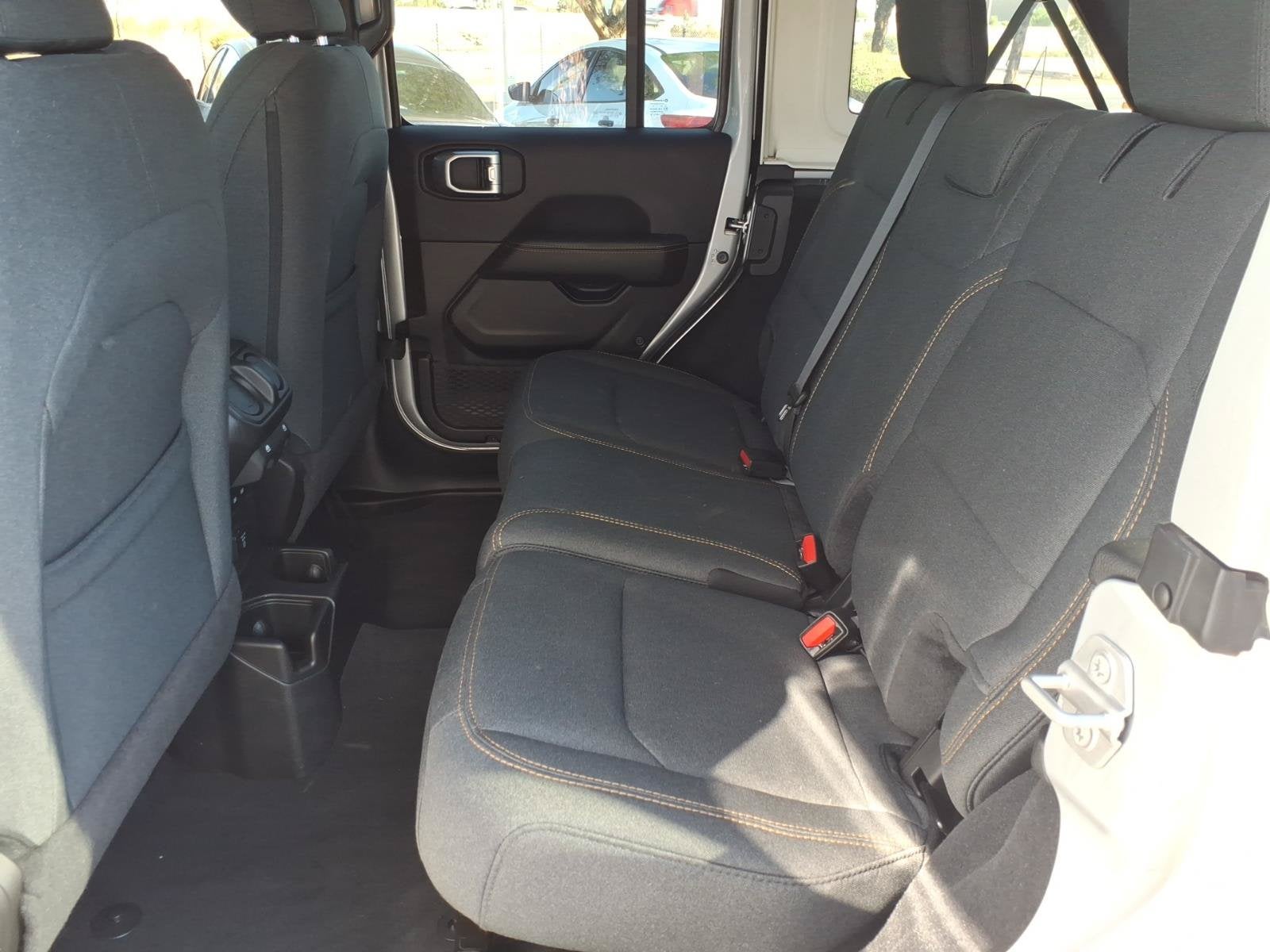 2024 Jeep Wrangler Sahara**1 OWNER CLEAN C/FAX