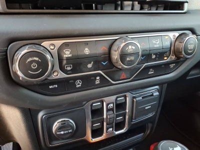 2024 Jeep Wrangler Sahara**1 OWNER CLEAN C/FAX
