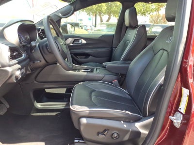 2023 Chrysler Pacifica Limited****LOADED 1 OWNER!!
