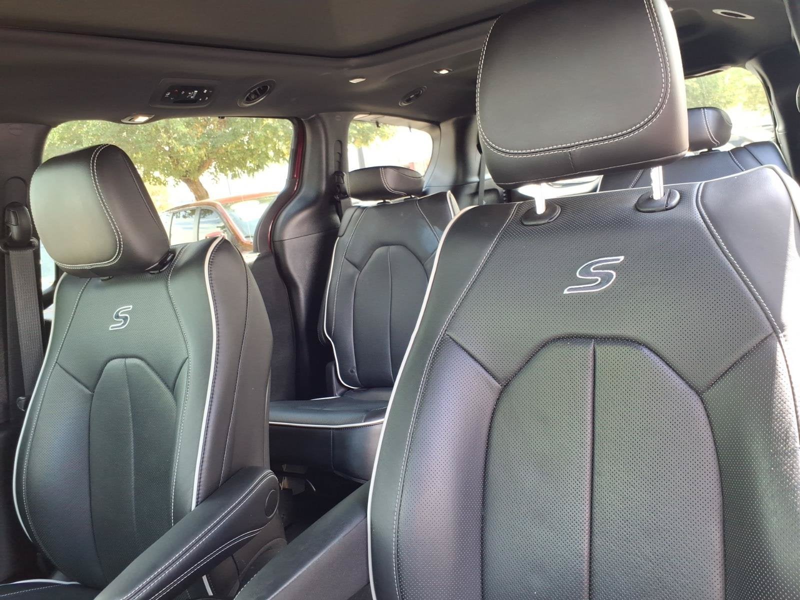 2023 Chrysler Pacifica Limited****LOADED 1 OWNER!!