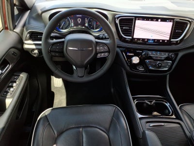2023 Chrysler Pacifica Limited****LOADED 1 OWNER!!