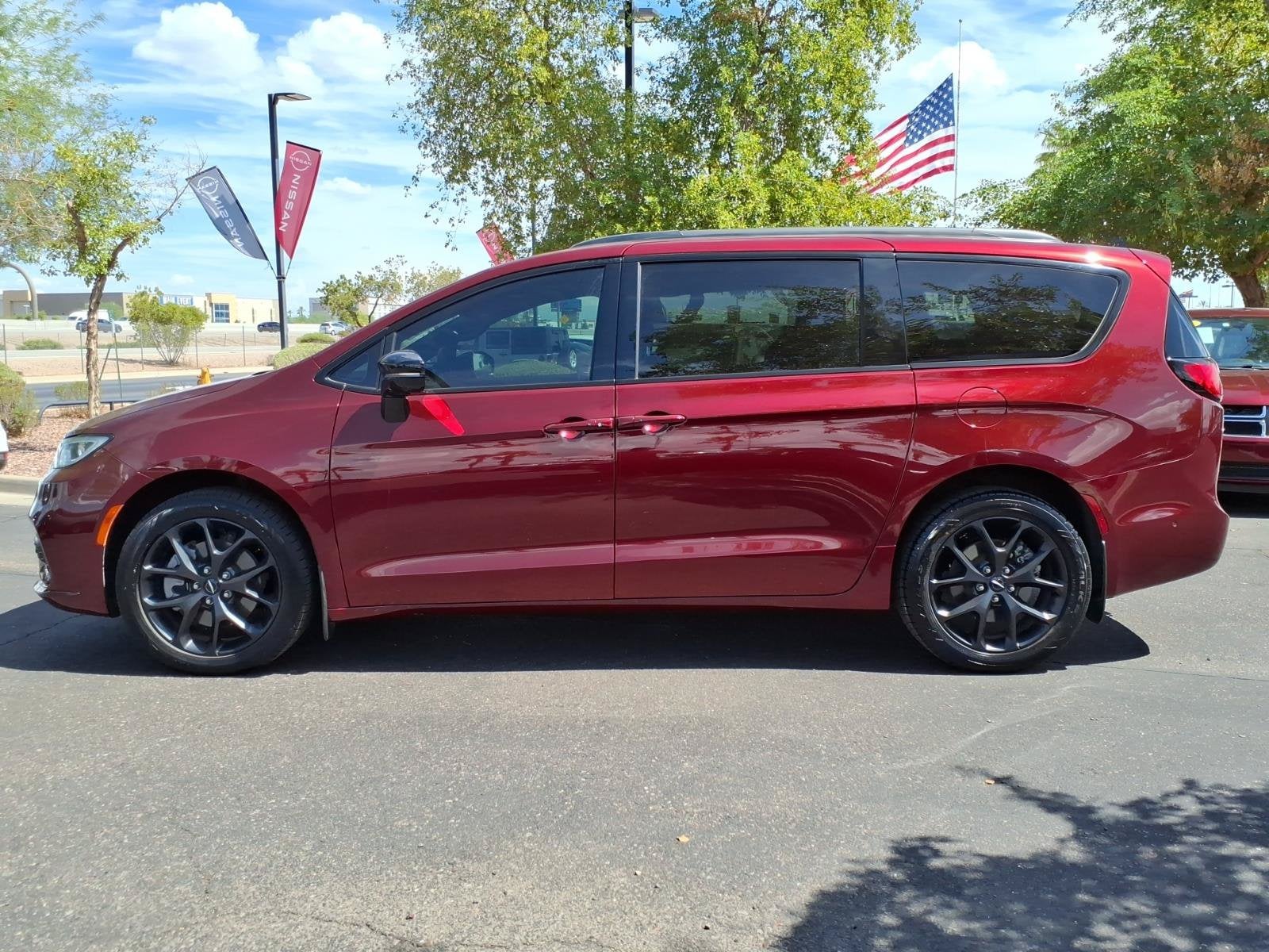 2023 Chrysler Pacifica Limited****LOADED 1 OWNER!!