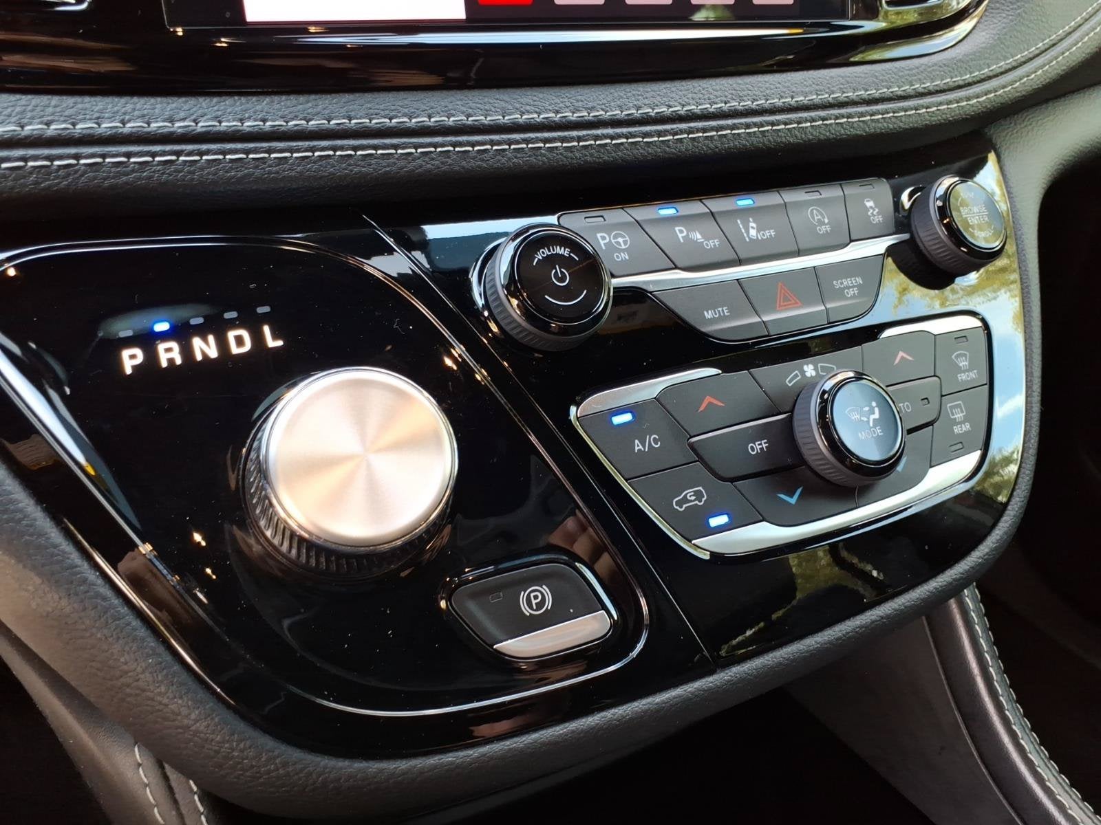 2023 Chrysler Pacifica Limited****LOADED 1 OWNER!!