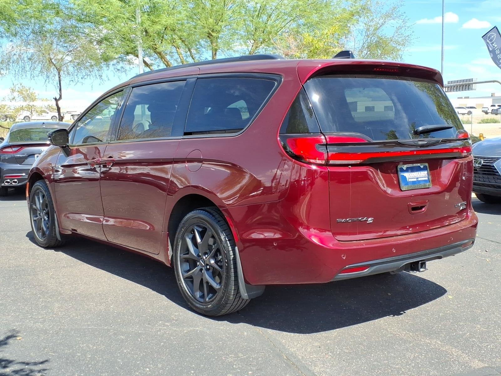 2023 Chrysler Pacifica Limited****LOADED 1 OWNER!!