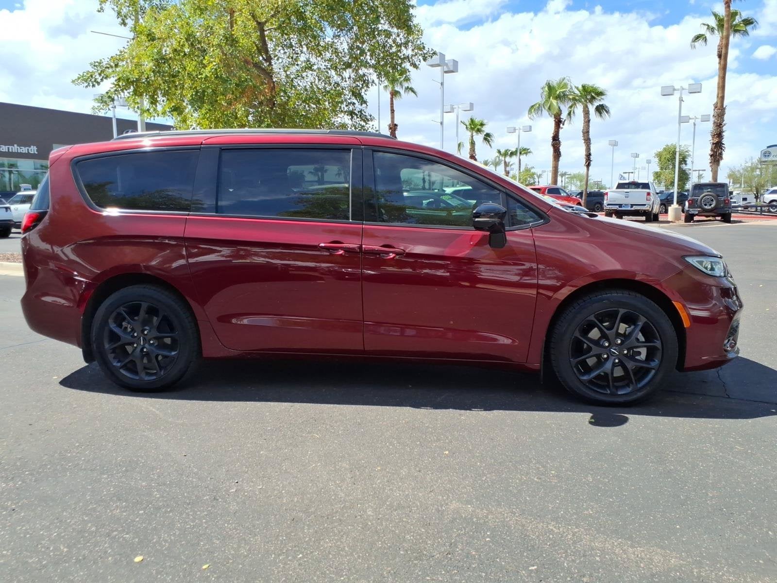 2023 Chrysler Pacifica Limited****LOADED 1 OWNER!!