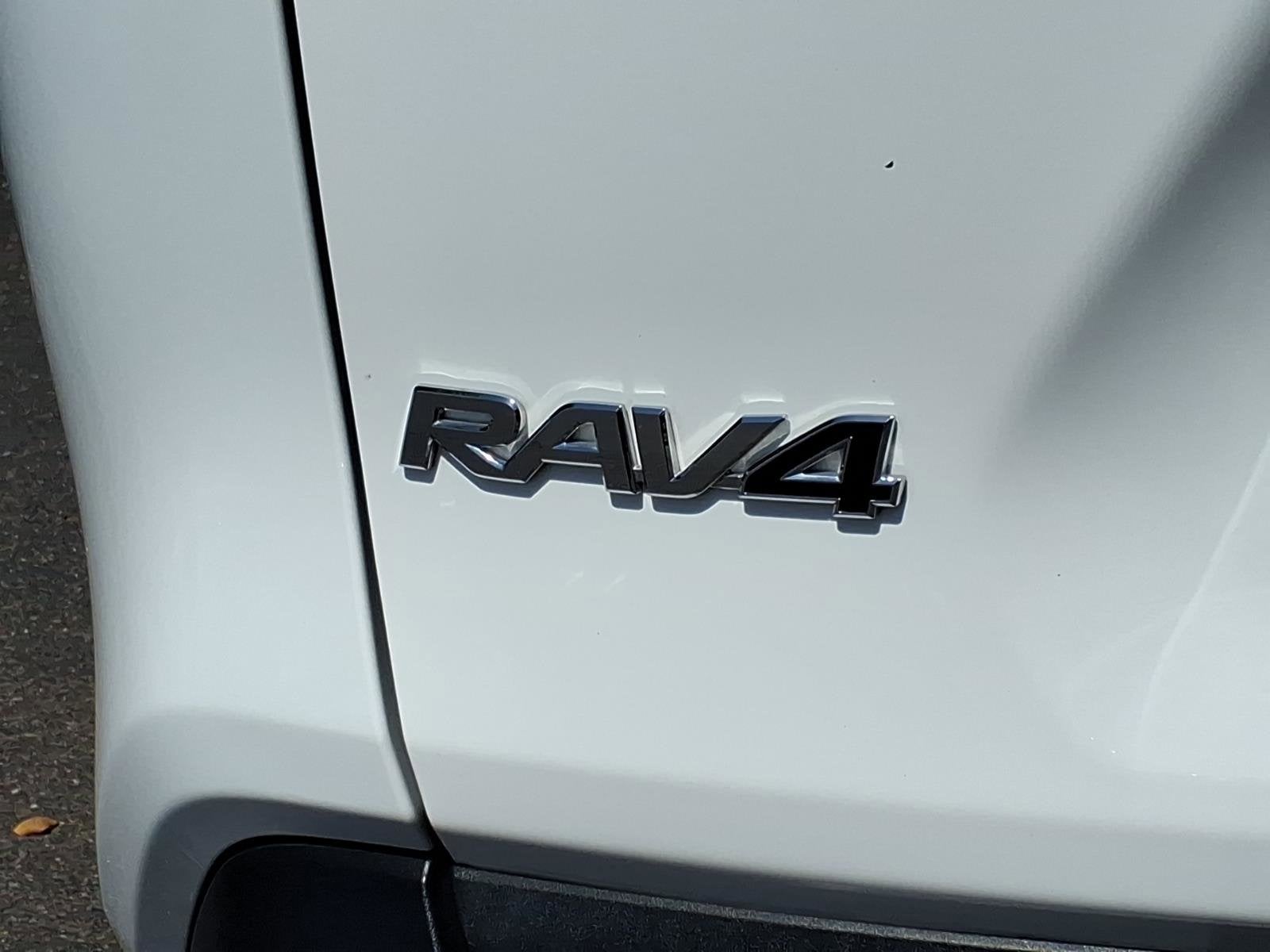 2023 Toyota RAV4 XLE**1 OWNER CLEAN CARFAX!