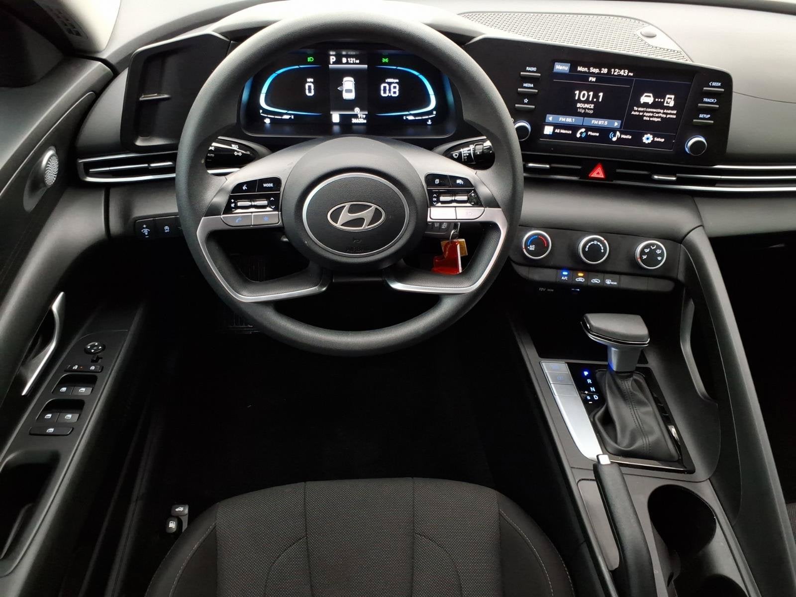 2025 Hyundai ELANTRA SE
