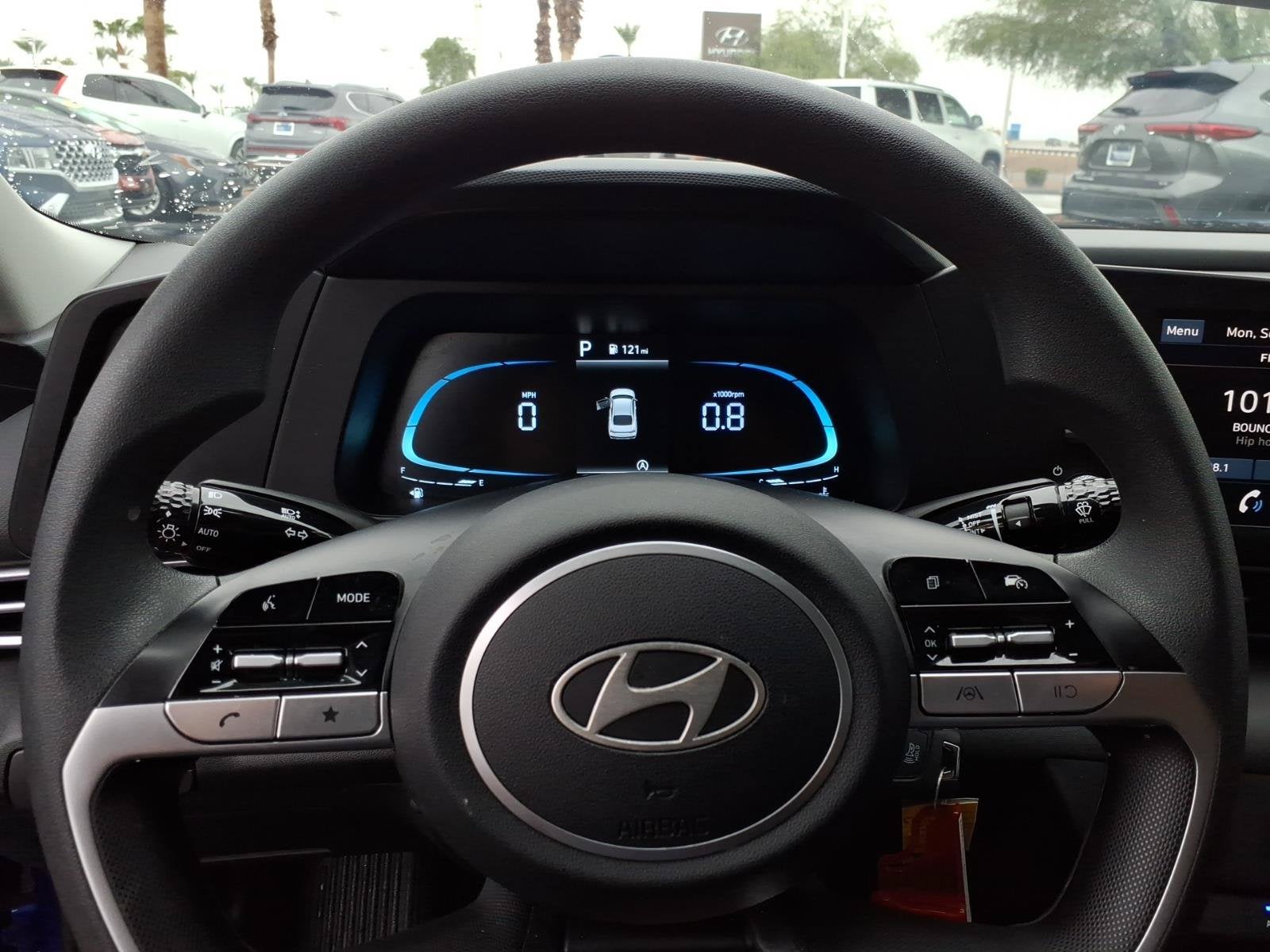 2025 Hyundai ELANTRA SE