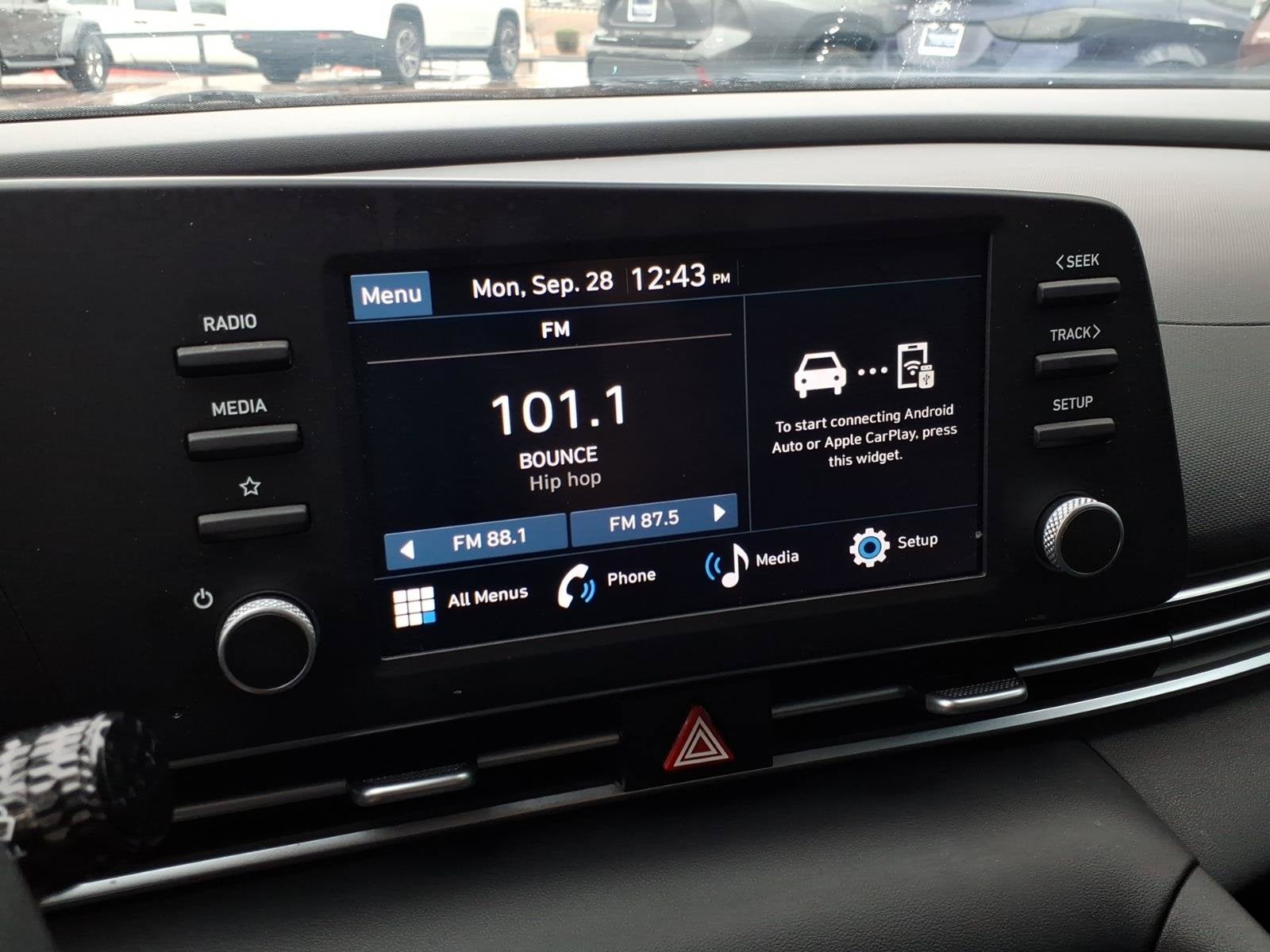 2025 Hyundai ELANTRA SE