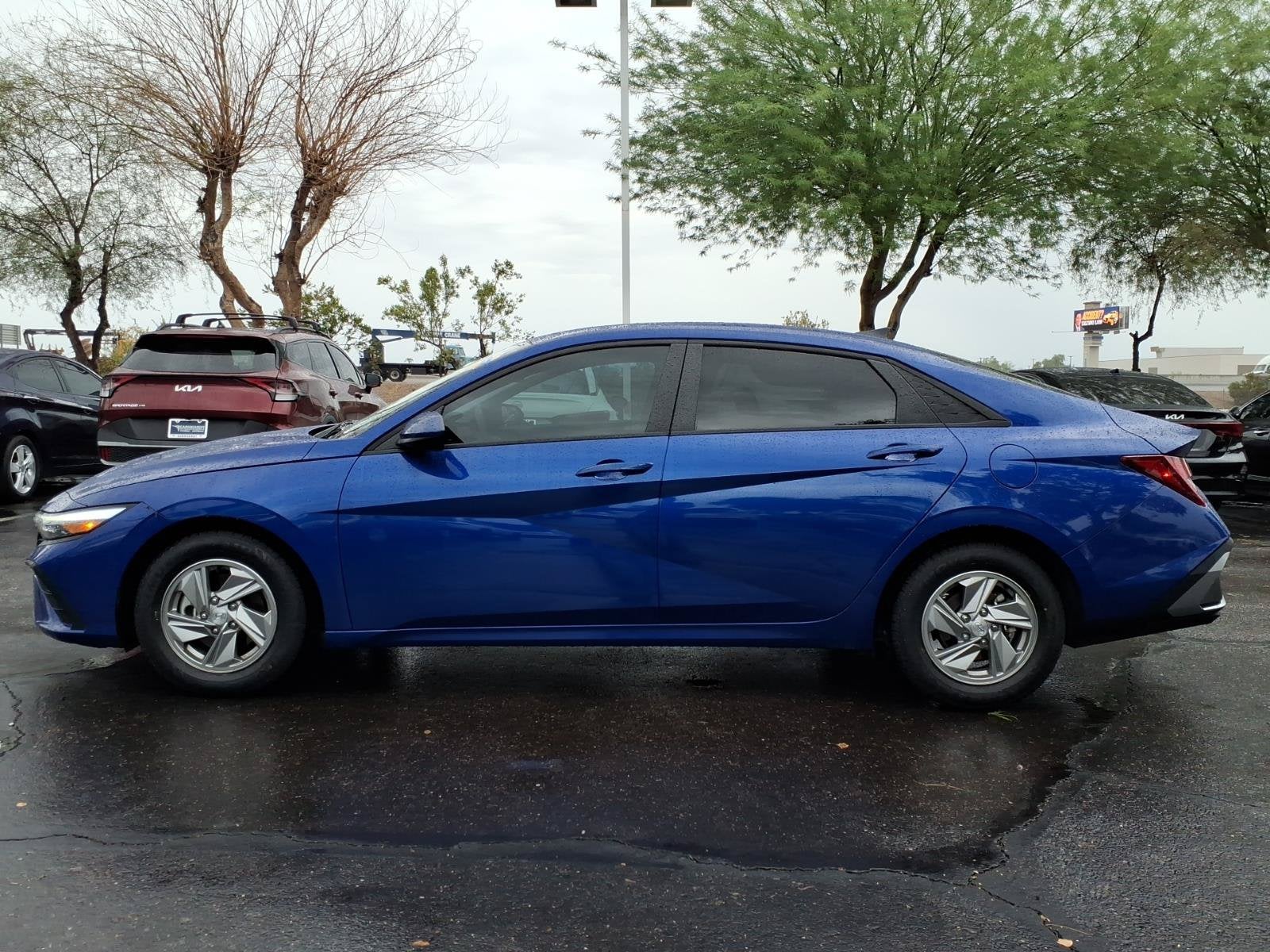 2025 Hyundai ELANTRA SE