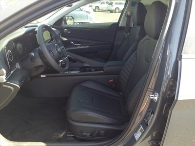 2025 Hyundai ELANTRA Limited