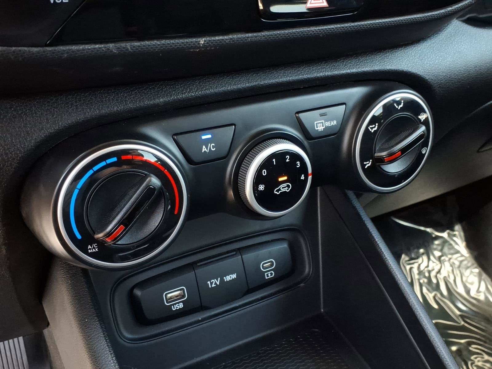 2025 Hyundai VENUE SE