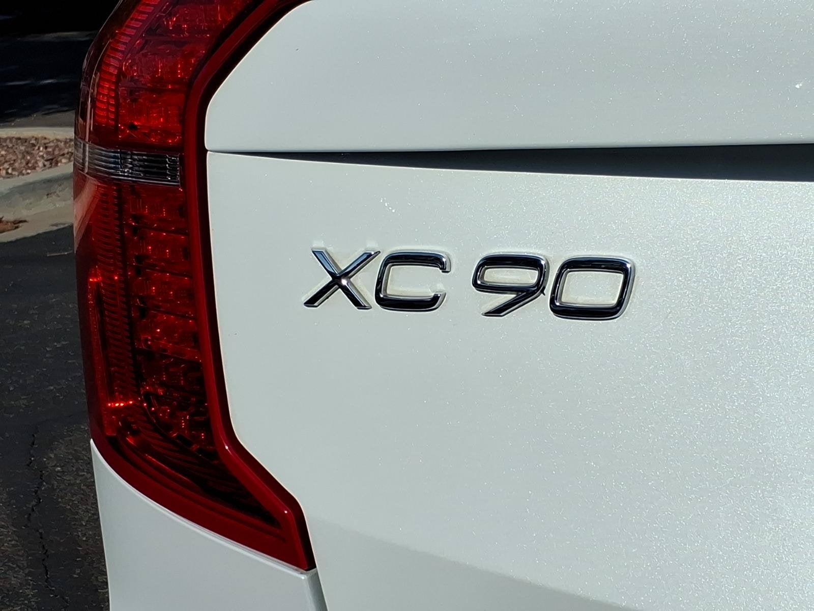 2021 Volvo XC90 Momentum***Beautiful Vehicle!!