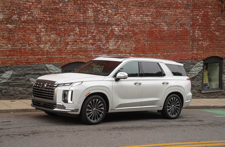2025 Hyundai Palisade vs Nissan Pathfinder: Comparing Spacious Third-Row Seating