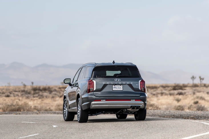 Hyundai Palisade's User-Friendly Infotainment System Compared to Nissan Pathfinder